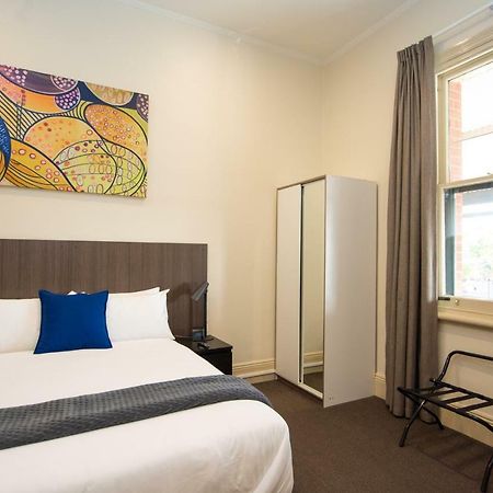 The Mile End Hotel Adelaïde Extérieur photo