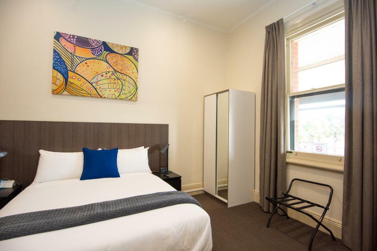 The Mile End Hotel Adelaïde Extérieur photo